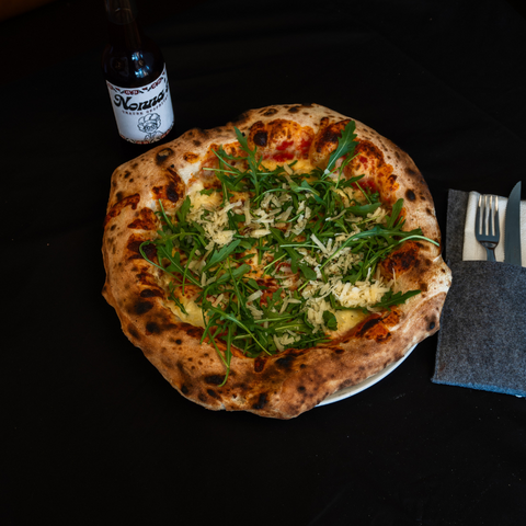 Pizza Rucola Parmigiano - Nonnas Pizzeria