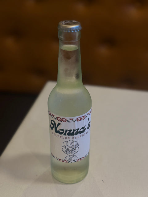 Nonna‘s Limonaden Holunder gespritzt